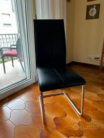 4 Sedie in similpelle nera con profili cromati