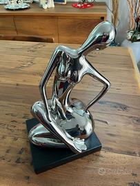 Statua ceramica stilizzata