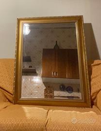 Specchio stile antico  cornice in legno lavorata