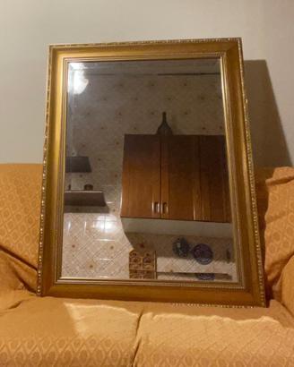 Specchio stile antico  cornice in legno lavorata