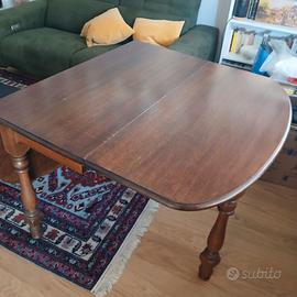 Tavolino a bandelle in noce