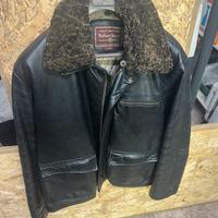 Giubbotto in pelle Nero.