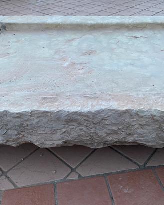 lavello in marmo rosa