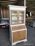 credenza-con-alzata-in-abete-laccato-ante-rovere