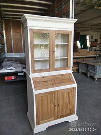 credenza con alzata in abete laccato ante rovere