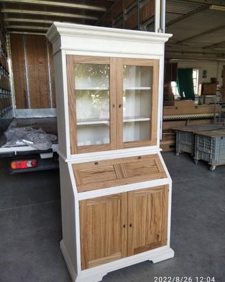 credenza con alzata in abete laccato ante rovere
