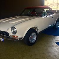 FIAT 124 SPIDER