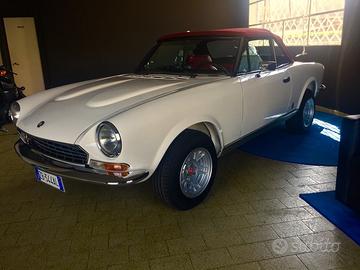FIAT 124 SPIDER
