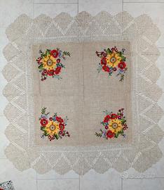 COPRITAVOLO RICAMO E PIZZO