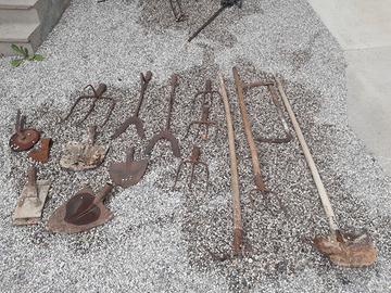 Vecchi attrezzi da contadino