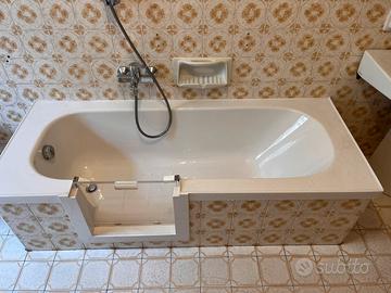 Vasca  da bagno per disabili con sportello