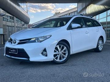 TOYOTA Auris Touring Sports 1.4 D-4D Lounge