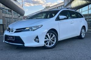 TOYOTA Auris Touring Sports 1.4 D-4D Lounge