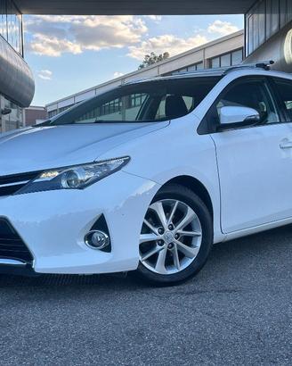 TOYOTA Auris Touring Sports 1.4 D-4D Lounge