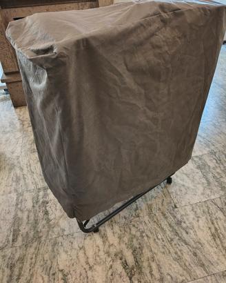 Letto pieghevole pari al nuovo