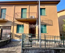 VILLETTA BIFAMILIARE CON GIARDINO