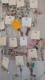 orecchini e collanine e anelli