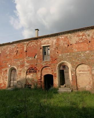CL112 - Affascinante Rustico Casale da Ristruttura