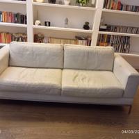 divano bianco in pelle IKEA Arild