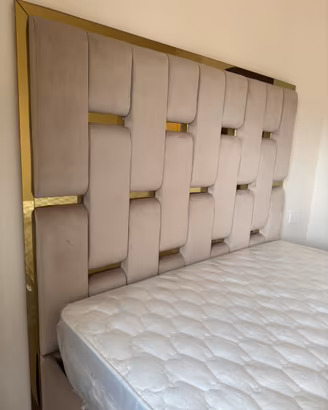 Letto contenitore con specchio