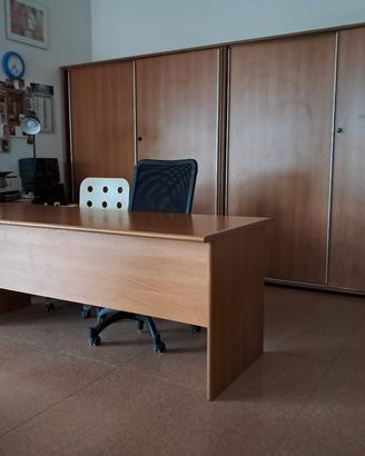 scrivania usata con possibilita anche armadi