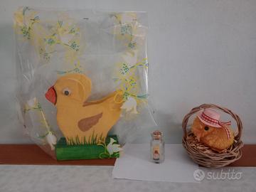 Tre elementi d'arredo a motivo di Pulcini 