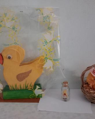 Tre elementi d'arredo a motivo di Pulcini 