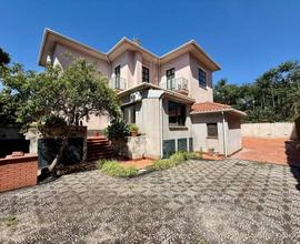 Villa singola 270 mq (V.le Marco Polo - V.le V.Ven