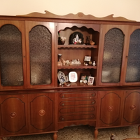 Soggiorno con cristalliera,credenza,tavolo,6 sedie