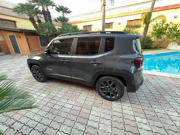 Auto praticamente nuova ancora in garanzia jeep