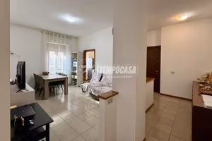AMPIO E LUMINOSO TRILOCALE CON BALCONE IN PIENO CE