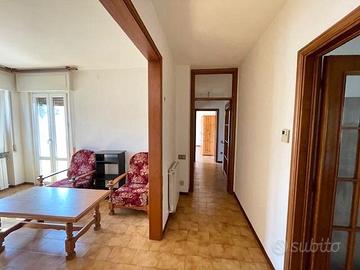 Appartamento luminoso con terrazzo e garage