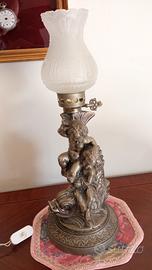 Lampada da tavolo in antimonio con putti e delfino