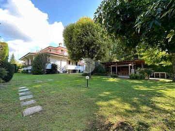VILLA SINGOLA A RONCO BRIANTINO