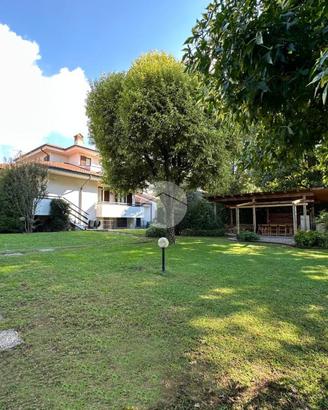 VILLA SINGOLA A RONCO BRIANTINO
