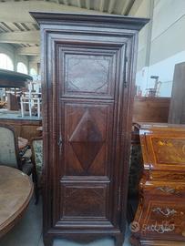 armadio antico ad una porta