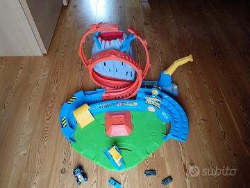 HOT WHEELS Monster Trucks VULCANO con suoni E luci