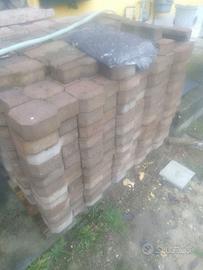 3 bancali di autobloccanti 