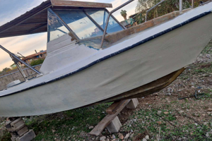 Vedo barca piu 2 motori per abbandono progetto