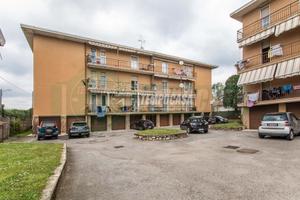 3 LOCALI IN PALAZZINA CON BOX