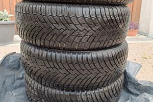 4 gomme Pirelli 195/65 R15 Nuove