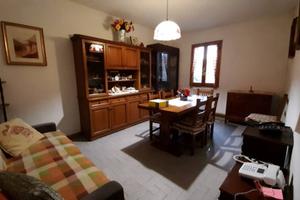 Appartamento di 85 m² con 4 locali a Bucine