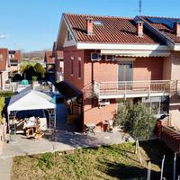 VILLA A SCHIERA D'ANGOLO A VINOVO