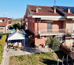 VILLA A SCHIERA D'ANGOLO A VINOVO