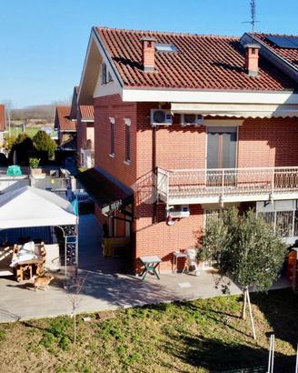 VILLA A SCHIERA D'ANGOLO A VINOVO