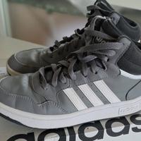 Scarpe Adidas grigie