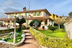 PORZIONE DI BIFAMILIARE A ROMA