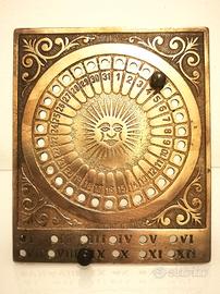 Calendario perpetuo da tavolo in ottone