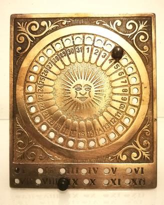 Calendario perpetuo da tavolo in ottone