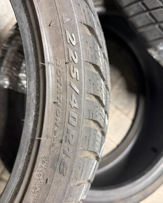 4 gomme 225 40 r18 92v